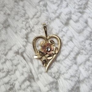 Vintage 14k Gold Open Heart Floral Pendant